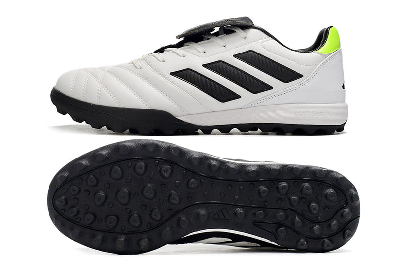 Tenha muito mais CONFORTO com a Chuteira Adidas Copa Gloro TF de Society, Adquira na Farda de Boleiro e Garanta qualidade com FRETE GRÁTIS!