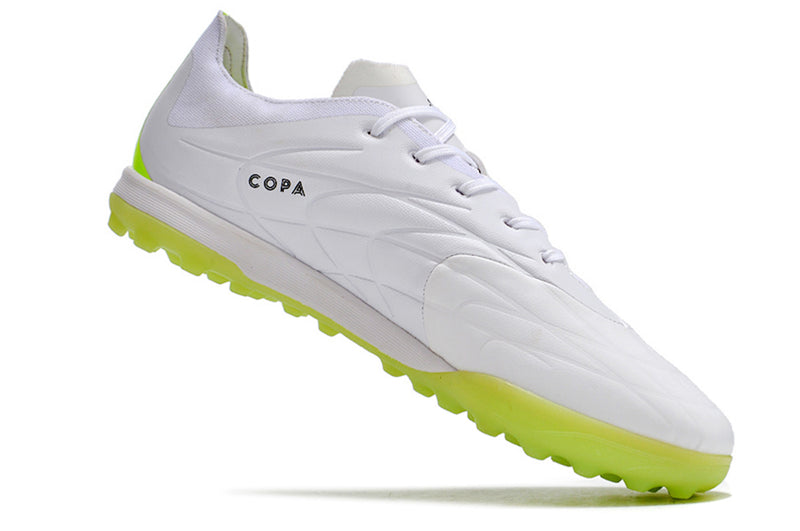 Chuteira Adidas Copa Pure.1 de Society a Chuteira que garante CONFORTO e CONTROLE para o Atleta, adquira na Farda de Boleiro, Garanta a qualidade de Jogadores Profissionais!