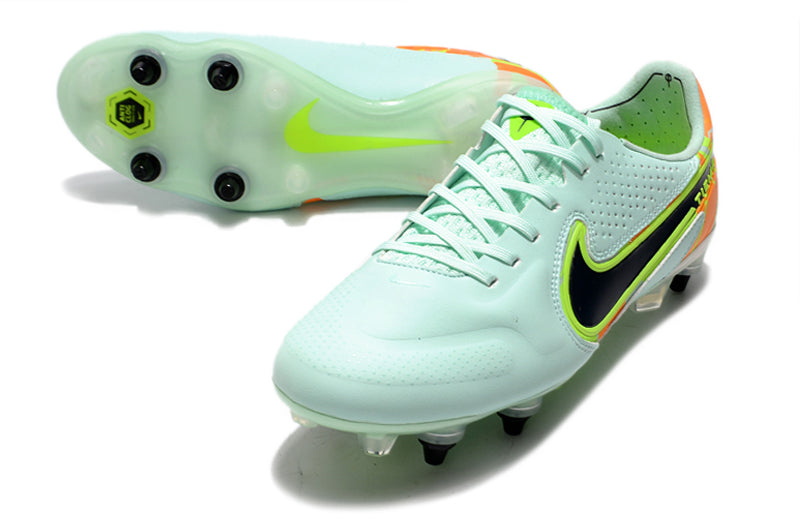 Velocidade é com Chuteira de Trava Mista Nike Tiempo Legend 9 Elite, garanta a sua na Farda de Boleiro a qualidade de Jogadores!