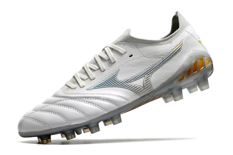 Tenha muito mais CONFORTO com a Mizuno Morelia Neo 3 FG Branca e Prata "Beta Shining" na Farda de Boleiro, Garanta a qualidade de Jogadores Profissionais!