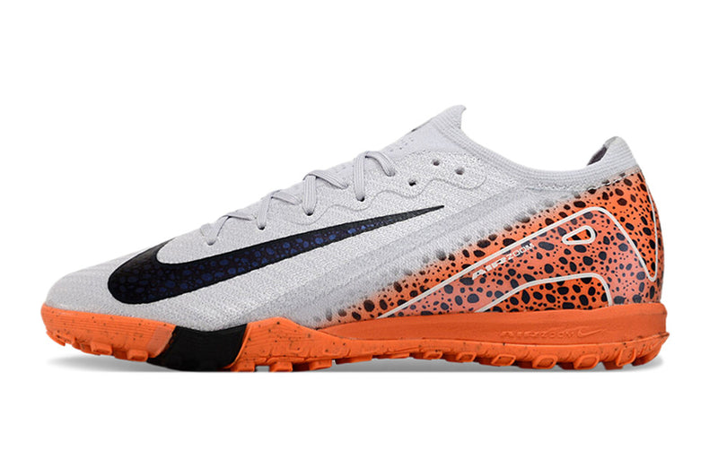 Chuteira Infantil Society Nike Air Zoom Mercurial Vapor 16 Elite TF Branca, Laranja e Preto "Eletric Pack"