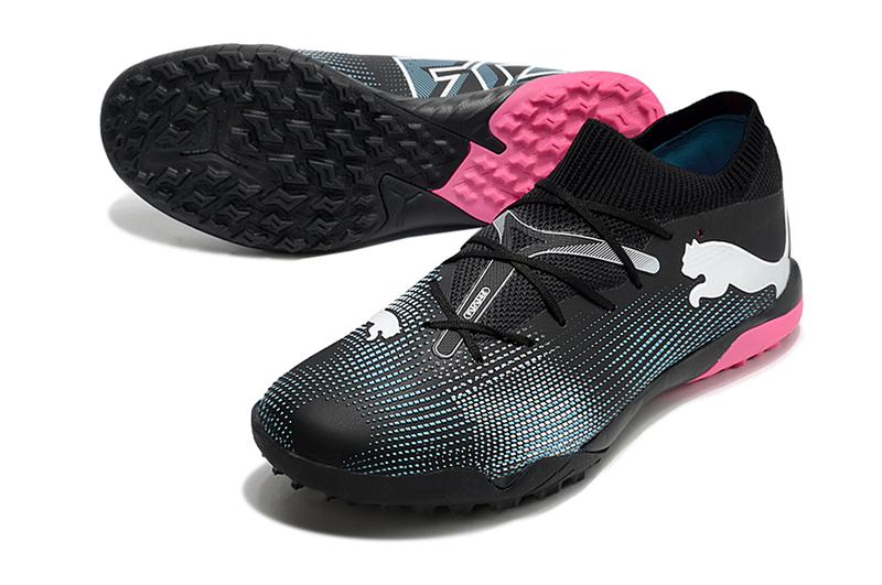 Chuteira Society Puma Future 7 TF Preta e Rosa