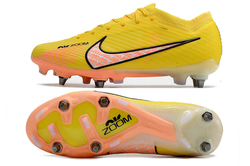 Velocidade é com Chuteira de Trava Mista Nike Mercurial Vapor 15 Elite, garanta a sua na Farda de Boleiro a qualidade de Jogadores Profissionais!