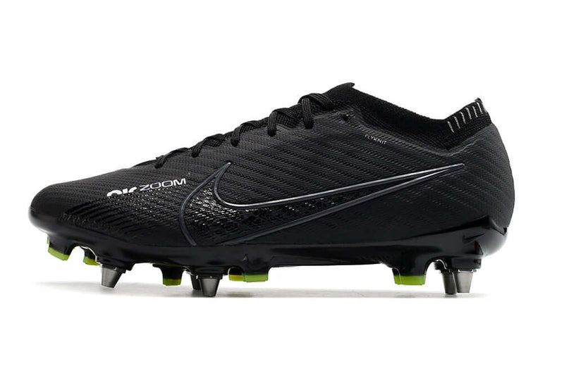 Velocidade é com Chuteira de Trava Mista Nike Mercurial Vapor 15 Elite, garanta a sua na Farda de Boleiro a qualidade de Jogadores Profissionais!