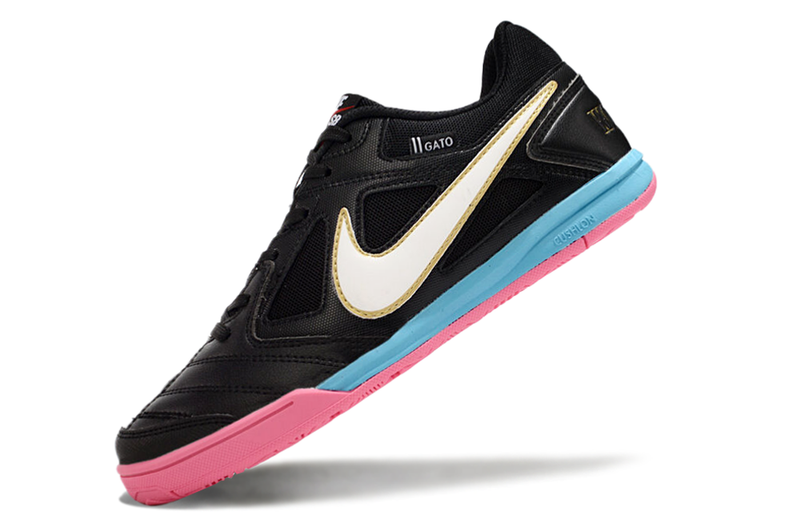 Botes de futbol sala Supreme x Nike SB Gato IC negre, rosa i blau