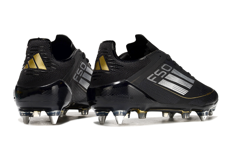 Botes de futbol Adidas F50 punta d'alumini negre i daurat "Dark Spark Pack"