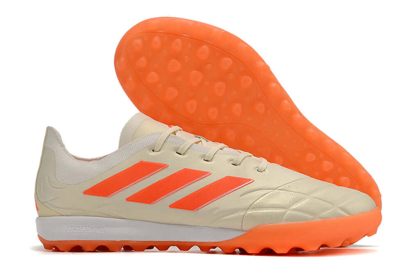 Chuteira Adidas Copa Pure.1 de Society a Chuteira que garante CONFORTO e CONTROLE para o Atleta, adquira na Farda de Boleiro, Garanta a qualidade de Jogadores Profissionais!