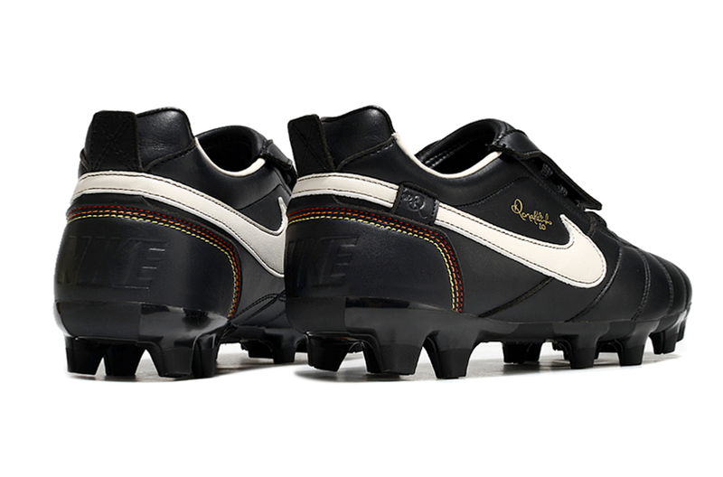 Botes de futbol Nike Retro Tiempo Legend R10 Elite en blanc i negre 