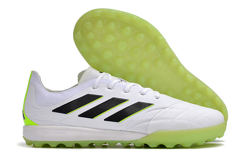 Chuteira Adidas Copa Pure.1 de Society a Chuteira que garante CONFORTO e CONTROLE para o Atleta, adquira na Farda de Boleiro, Garanta a qualidade de Jogadores Profissionais!