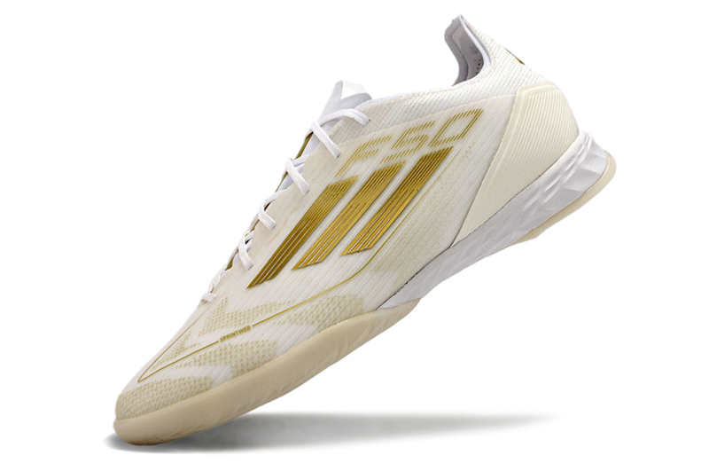 Bota de futbol sala Adidas F50 IC en blanc i daurat "Day Spark Pack" 