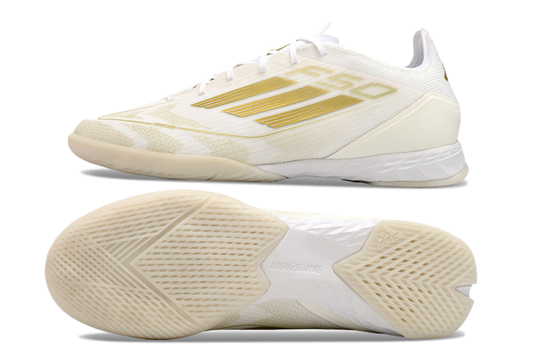 Bota de futbol sala Adidas F50 IC en blanc i daurat "Day Spark Pack" 