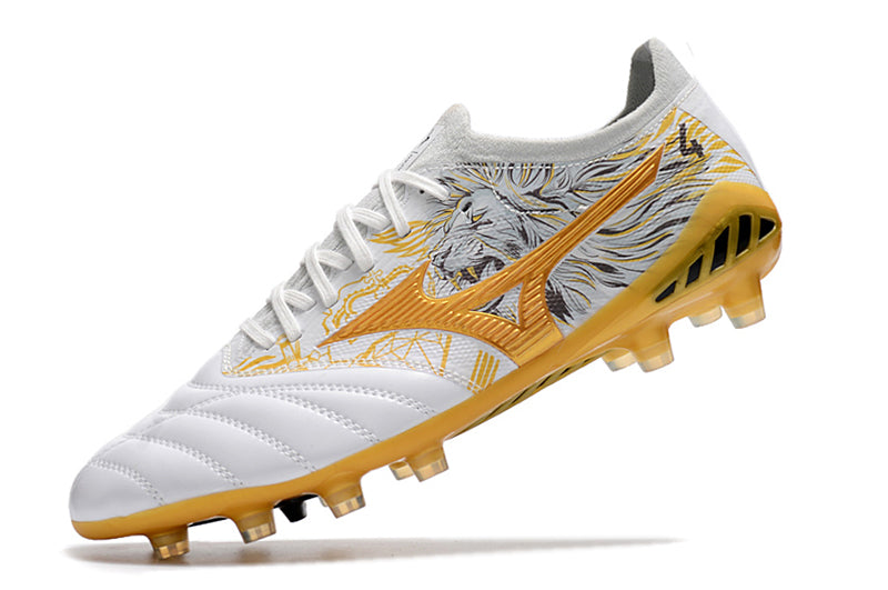 Tenha muito mais CONFORTO com a Mizuno Morelia Neo 3 FG Branca e Dourada "Sergio Ramos" na Farda de Boleiro, Garanta a qualidade de Jogadores Profissionais!