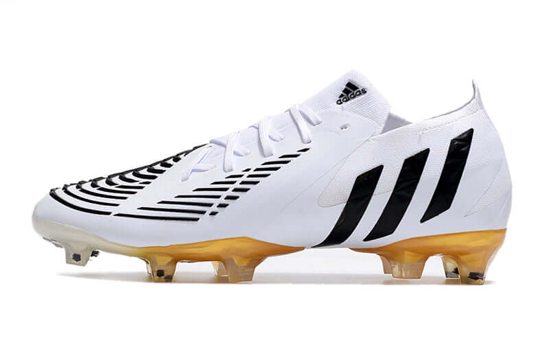 A nova Chuteira da Adidas de Campo Predator Edge.1 FG Branca e Preto na Farda de Boleiro, Garanta a qualidade de Jogadores Profissionais