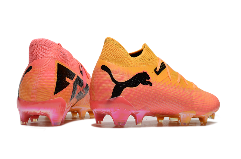 Chuteira Campo Puma Future 7 FG Laranja e Rosa "Olympic x Tricks"