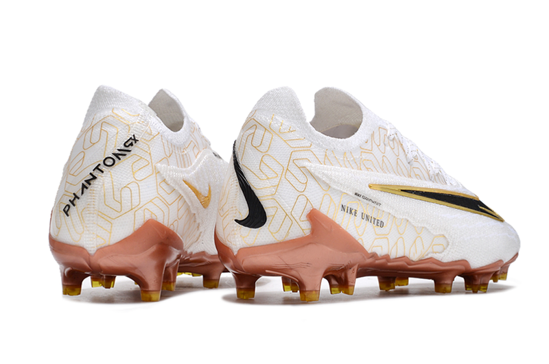 Chuteira Campo Nike Phantom GX Elite FG Branca e Dourada "United Golden Pack"