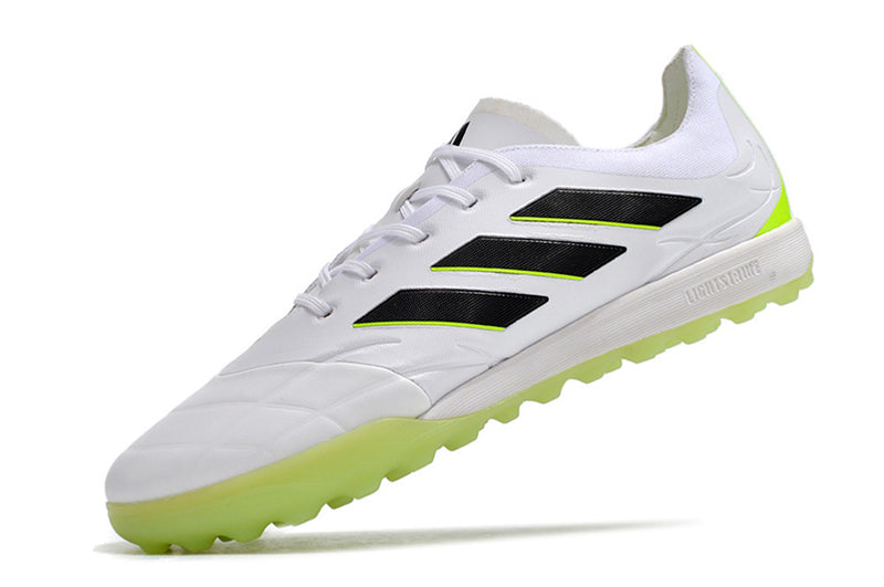 Chuteira Adidas Copa Pure.1 de Society a Chuteira que garante CONFORTO e CONTROLE para o Atleta, adquira na Farda de Boleiro, Garanta a qualidade de Jogadores Profissionais!