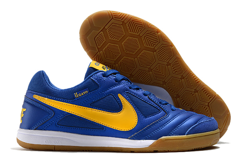 Estilo e Jogabilidade com a Chuteira de Futsal Supreme x Nike SB Gato IC, Aproveite os Brindes Meia Antiderrapante + Bolsa e Frete Grátis pro Brasil Todo!