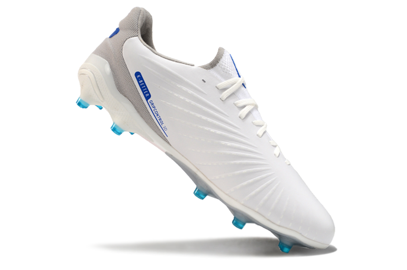 Chuteira Campo Puma King Ultimate FG Branca e Azul "Supercharge"