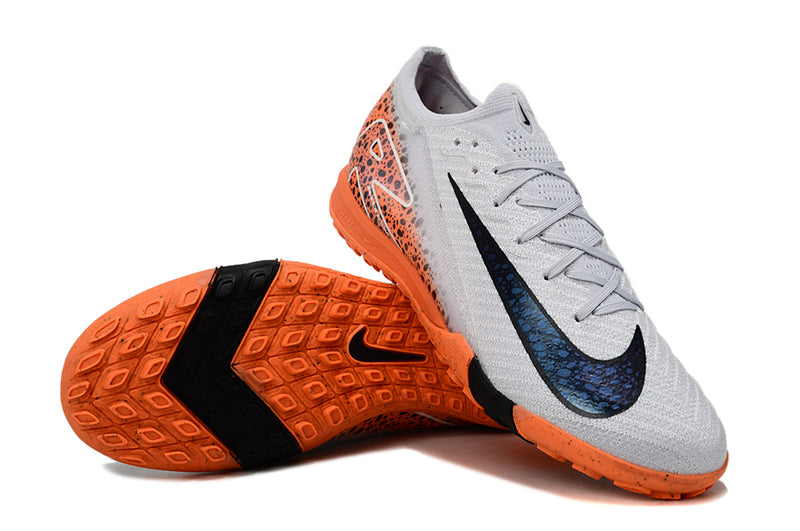 Chuteira Infantil Society Nike Air Zoom Mercurial Vapor 16 Elite TF Branca, Laranja e Preto "Eletric Pack"