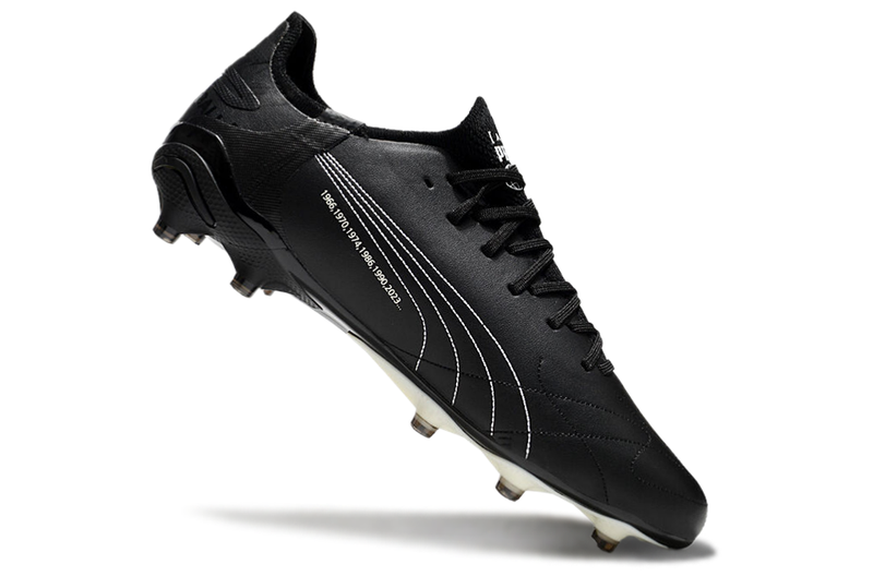 Chureira Campo Puma King Ultimate FG Preta e Branca