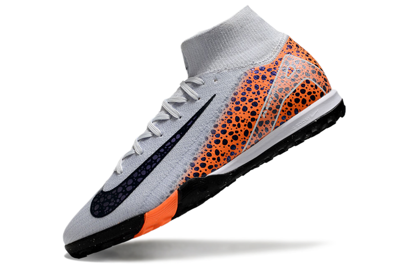 Chuteira Society Nike Air Zoom Mercurial Superfly 10 Elite TF Branca, Laranja e Preto "Eletric Pack"