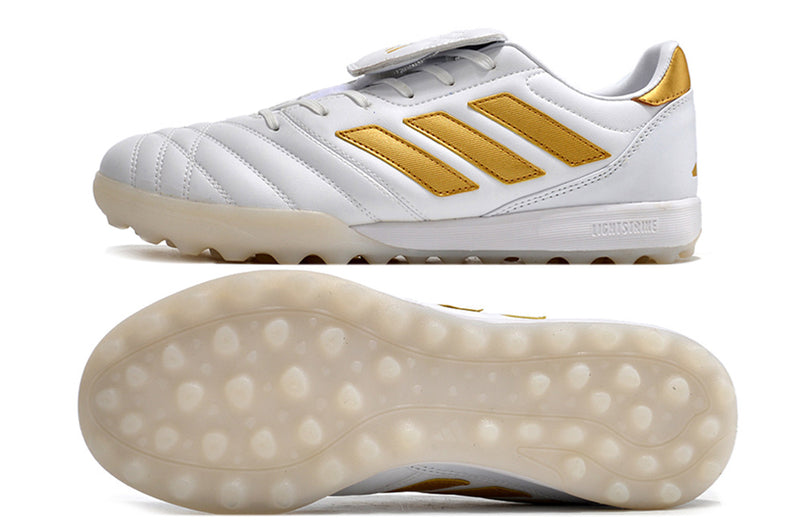 Tenha muito mais CONFORTO com a Chuteira Adidas Copa Gloro TF de Society, Adquira na Farda de Boleiro e Garanta qualidade com FRETE GRÁTIS!