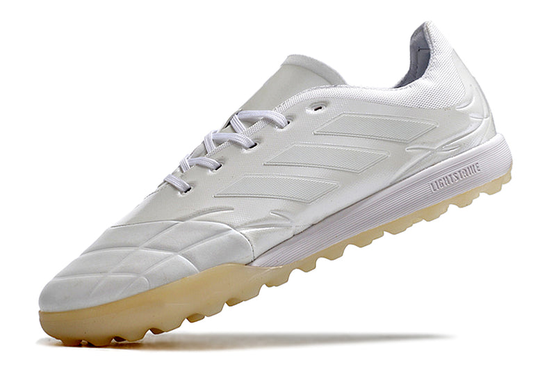 Chuteira Adidas Copa Pure.1 de Society a Chuteira que garante CONFORTO e CONTROLE para o Atleta, adquira na Farda de Boleiro, Garanta a qualidade de Jogadores Profissionais!