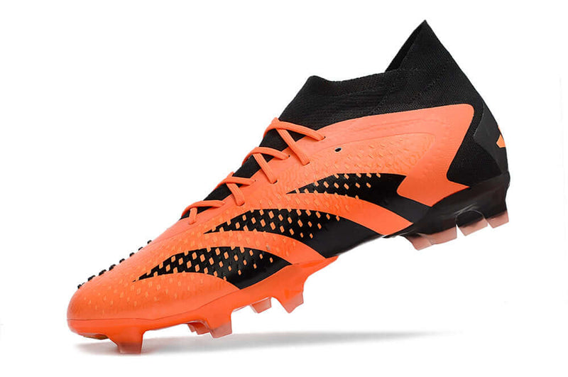 A nova Chuteira da Adidas de Campo Predator Accuracy.1 FG Preta e Laranja "Heatspawn Pack" na Farda de Boleiro, Garanta a qualidade de Jogadores Profissionais