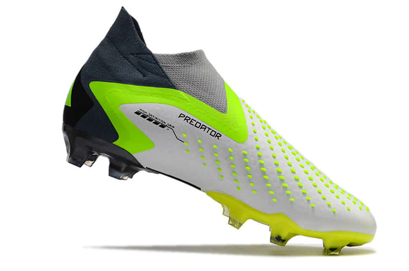 A nova Chuteira da Adidas de Campo Predator Accuracy+ FG Verde e Branca "Crazyrush Pack" na Farda de Boleiro Garanta a qualidade de Jogadores Profissionais