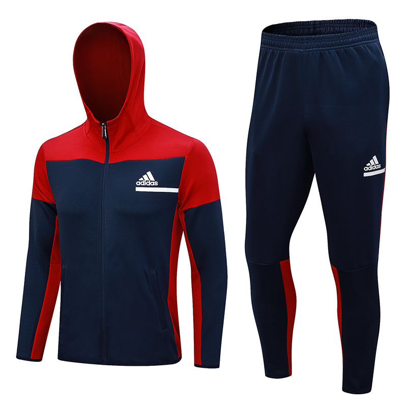 Conjunt de dessuadores Adidas Sportswear amb gorra vermella i blava