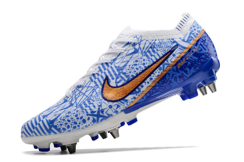 Velocidade é com Chuteira de Trava Mista Nike Mercurial Vapor 15 Elite, garanta a sua na Farda de Boleiro a qualidade de Jogadores Profissionais!