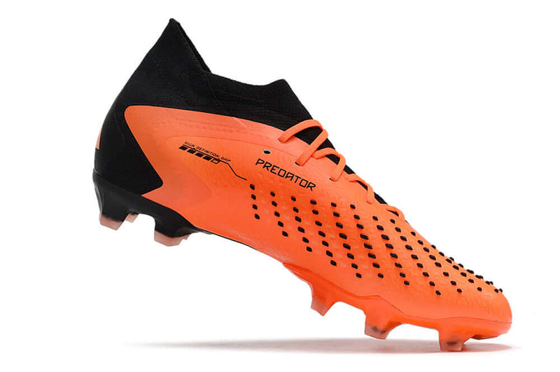 A nova Chuteira da Adidas de Campo Predator Accuracy.1 FG Preta e Laranja "Heatspawn Pack" na Farda de Boleiro, Garanta a qualidade de Jogadores Profissionais