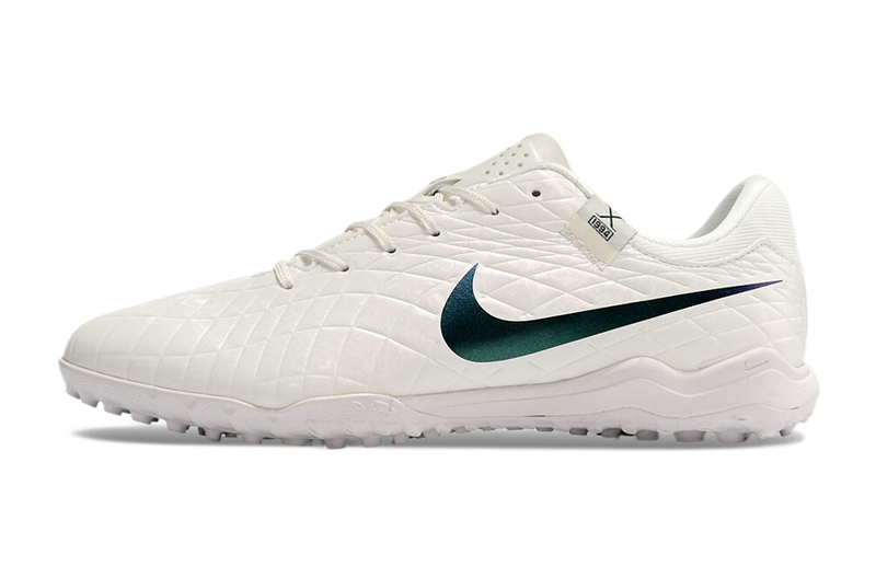 Bota de futbol Nike Tiempo Legend 10 Pro TF blanca i verda "Pearl Pack". 