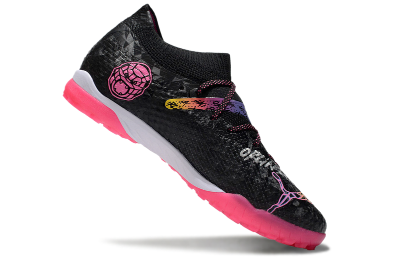 Chuteira Society Puma Future 7 TF Preta e Rosa "Future x Orlinski"