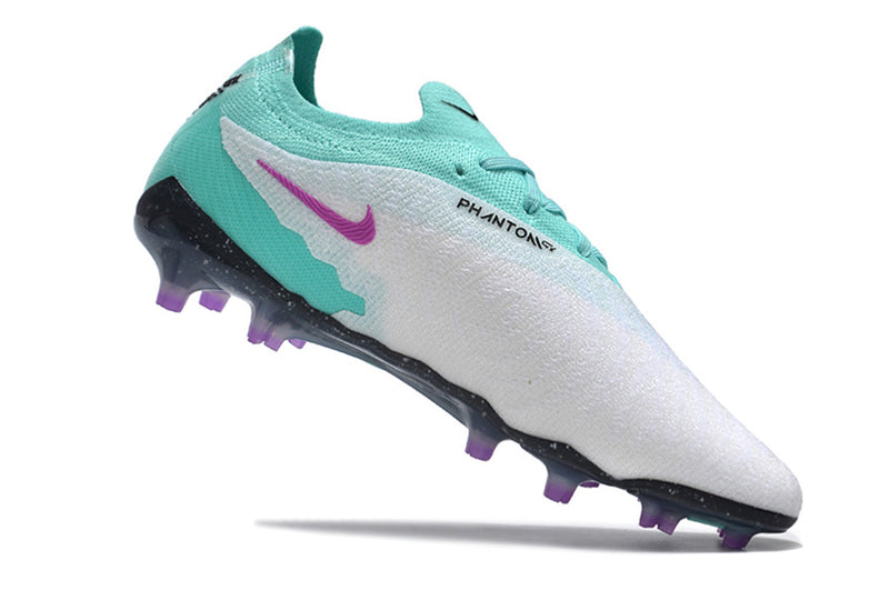 Bota de futbol Nike Phantom GX Elite FG blanca, verda i violeta "Peak Ready Pack".