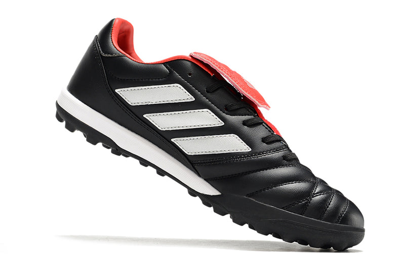 Tenha muito mais CONFORTO com a Chuteira Adidas Copa Gloro TF de Society, Adquira na Farda de Boleiro e Garanta qualidade com FRETE GRÁTIS!