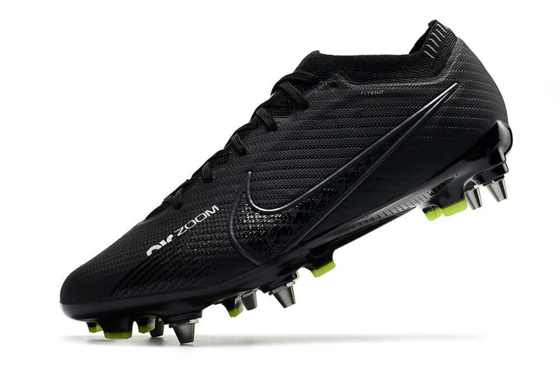 Velocidade é com Chuteira de Trava Mista Nike Mercurial Vapor 15 Elite, garanta a sua na Farda de Boleiro a qualidade de Jogadores Profissionais!