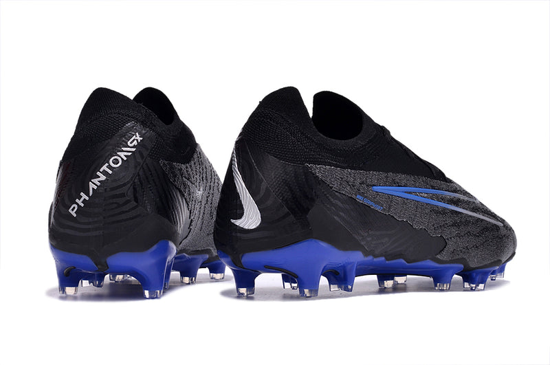 Precisão é com a Chuteira de Campo Nike Phantom GX Elite FG Preta e Azul "Black Pack" na Farda de Boleiro, Garanta a qualidade de Jogadores Profissionais