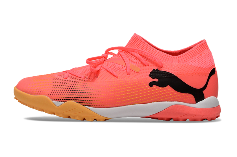 Chuteira Society Puma Future 7 TF Rosa e Amarelo