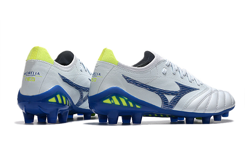 Tenha muito mais CONFORTO com a Mizuno Morelia Neo 3 FG Branca e Azul "Pre Future Pack" na Farda de Boleiro, Garanta a qualidade de Jogadores Profissionais!