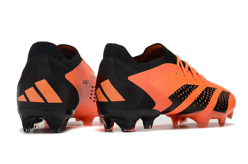 A nova Chuteira da Adidas de Campo Predator Accuracy.1 FG Preta e Laranja "Heatspawn Pack" na Farda de Boleiro, Garanta a qualidade de Jogadores Profissionais