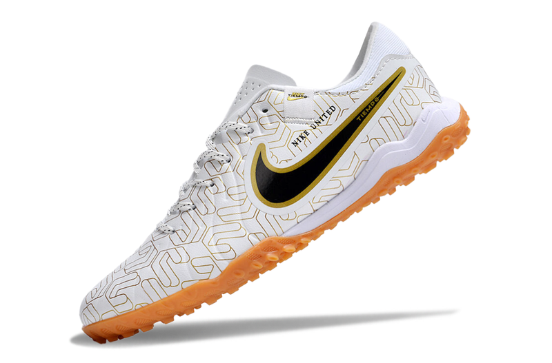 Botes de futbol Nike Tiempo Legend 10 Pro TF blanc i daurat "United Golden Pack"