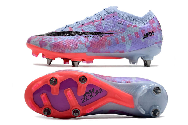 Velocidade é com Chuteira de Trava Mista Nike Mercurial Vapor 15 Elite, garanta a sua na Farda de Boleiro a qualidade de Jogadores Profissionais!