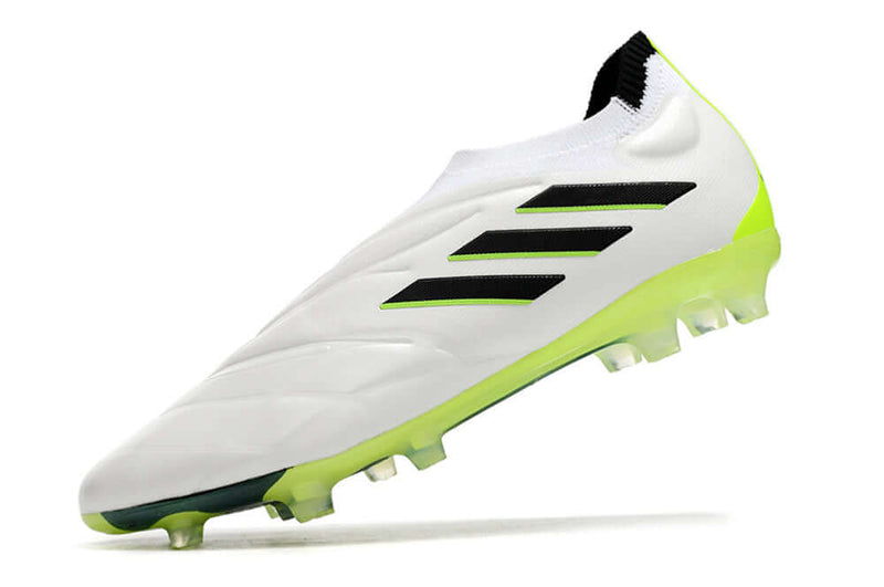 Chuteira de Campo Copa Pure+ FG Adidas Branca e Verde "Crazyrush Pack" O modelo Copa Pure+ tem como objetivo trazer a tecnologia de controle de bola e conforto