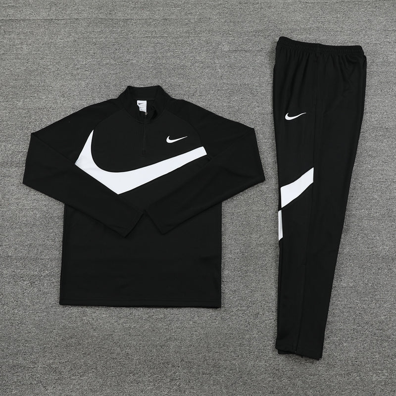 Conjunt de clima fred Nike Training blanc i negre