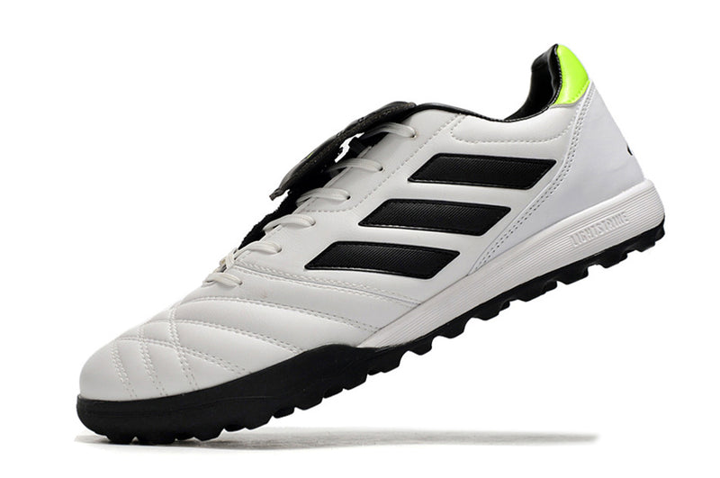 Tenha muito mais CONFORTO com a Chuteira Adidas Copa Gloro TF de Society, Adquira na Farda de Boleiro e Garanta qualidade com FRETE GRÁTIS!