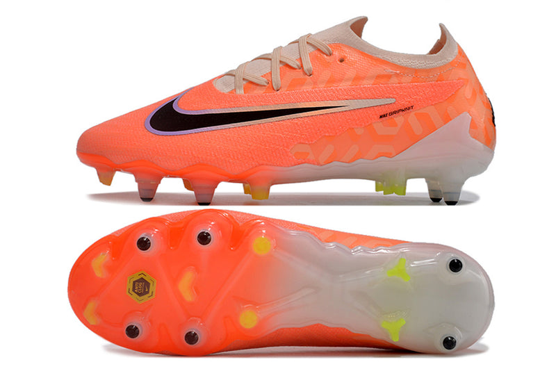 Precisão é com a Chuteira de Campo Nike Phantom GX Elite SG Laranja "United Pack" na Farda de Boleiro, Garanta a qualidade de Jogadores Profissionais!