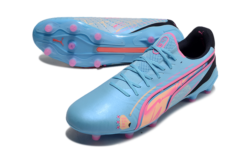 Chuteira Campo Puma King Ultimate FG Azul e Rosa "Volume Up Pack"