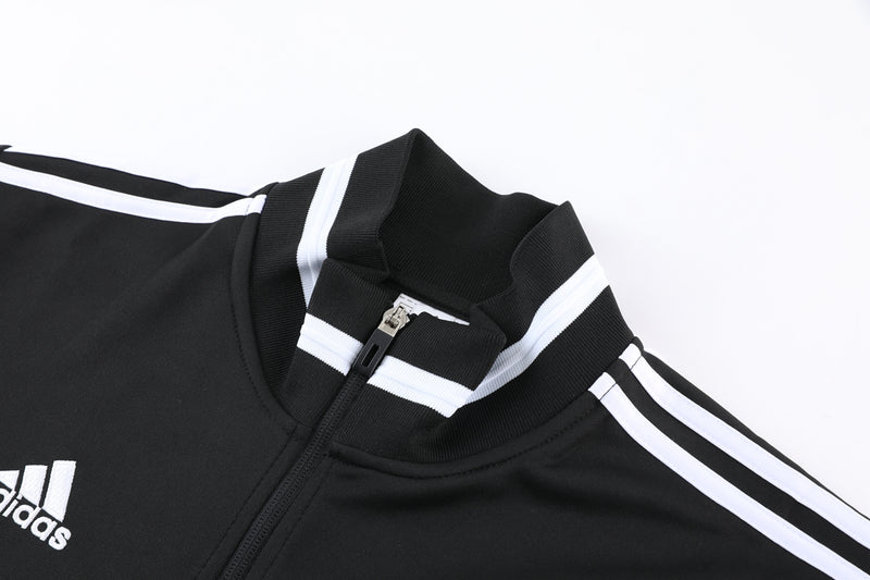 Conjunt de roba esportiva d'Adidas en blanc i negre