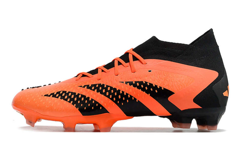 A nova Chuteira da Adidas de Campo Predator Accuracy.1 FG Preta e Laranja "Heatspawn Pack" na Farda de Boleiro, Garanta a qualidade de Jogadores Profissionais